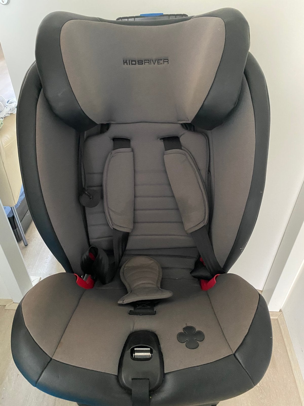 Kidsriver autostoel, zwart, Autogordel, 15 t/m 36 kg, Zo goed als nieuw, Ophalen