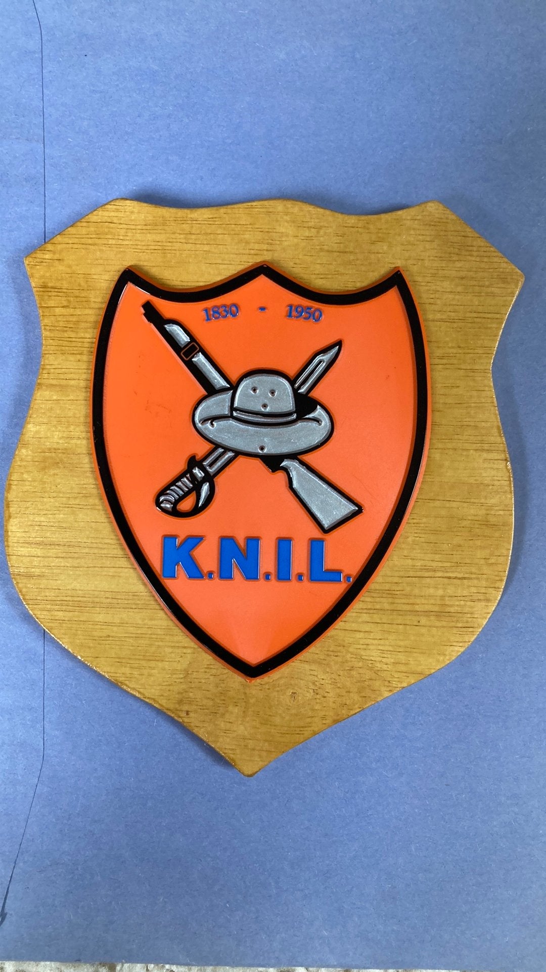 KNIL 1830-1950 schildje b, Ophalen of Verzenden, Landmacht, Nederland, Embleem of Badge