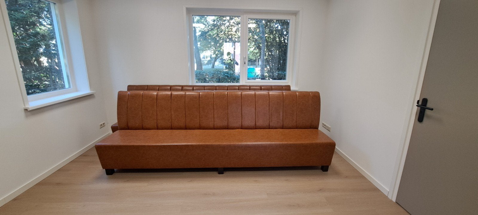 2x Lange Leren Zitbank - 2.90m Breed, 66cm Diep, Ophalen