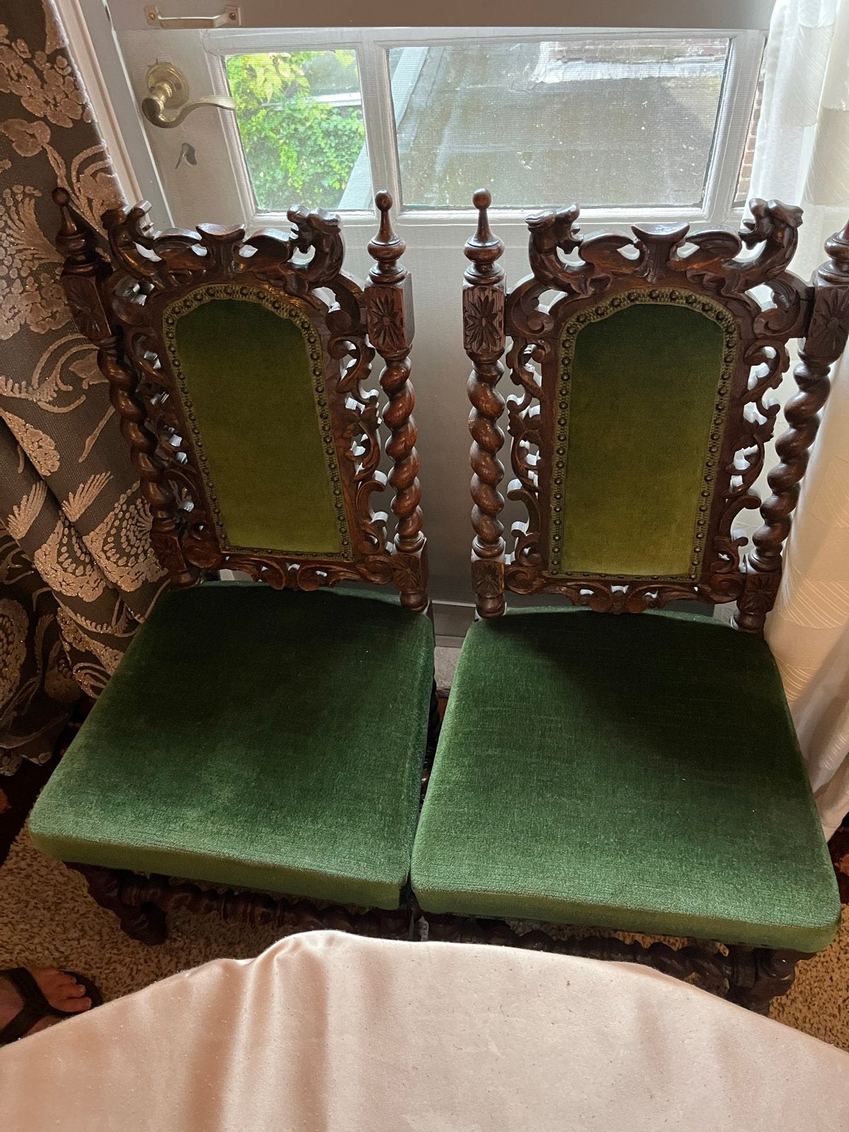 2 Antieke Mechelse stoelen met groen fluweel, Ophalen