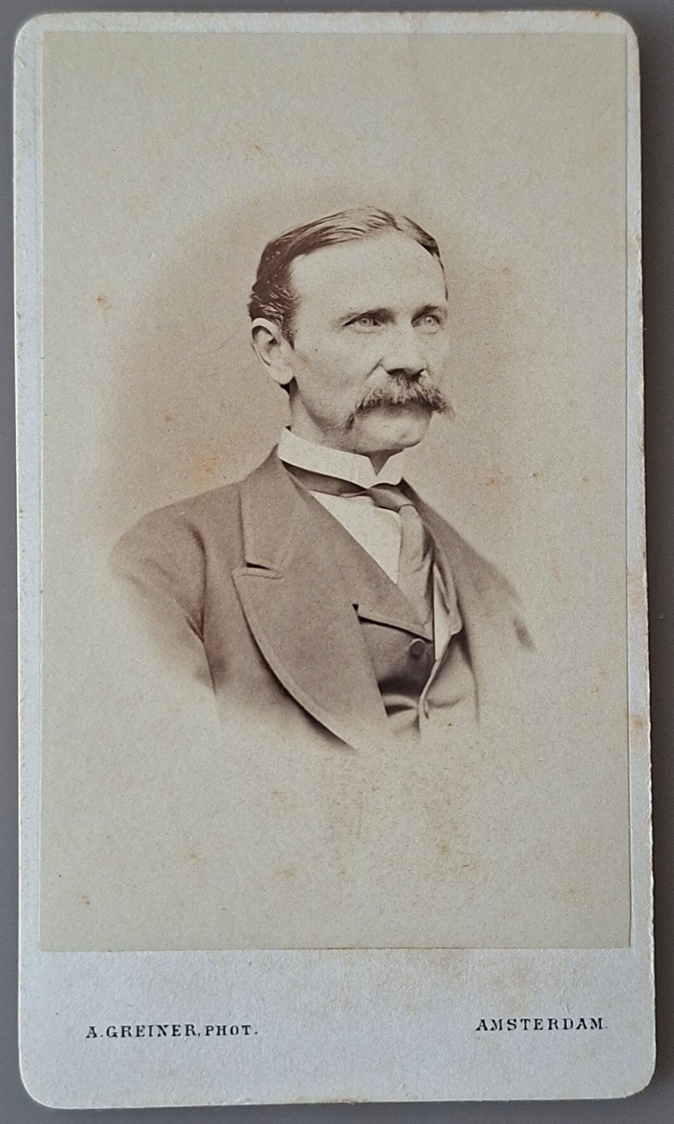 318 cdv besnorde man Amsterdam fotograaf A. Greiner, Ophalen of Verzenden, Voor 1940, Gebruikt