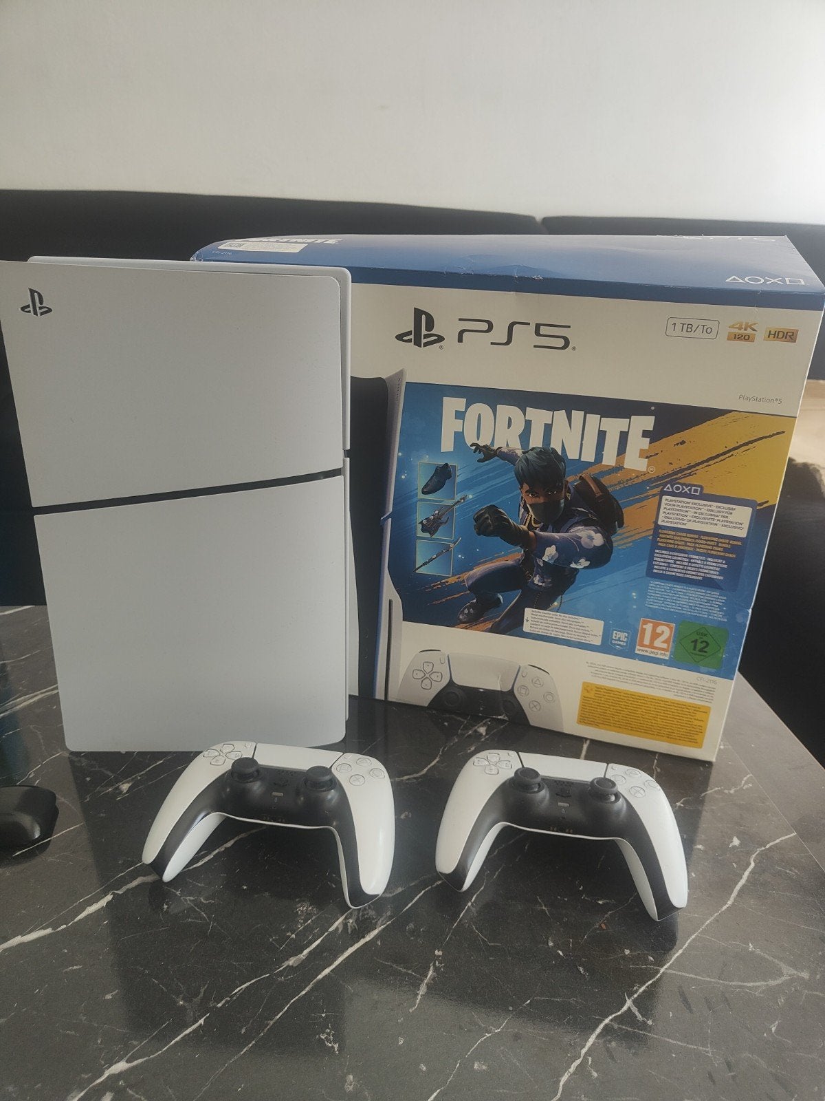 Sony PlayStation 5 (PS5) Fortnite Bundel + 2 Controllers, Shooter, 2 spelers, Ophalen of Verzenden, Zo goed als nieuw