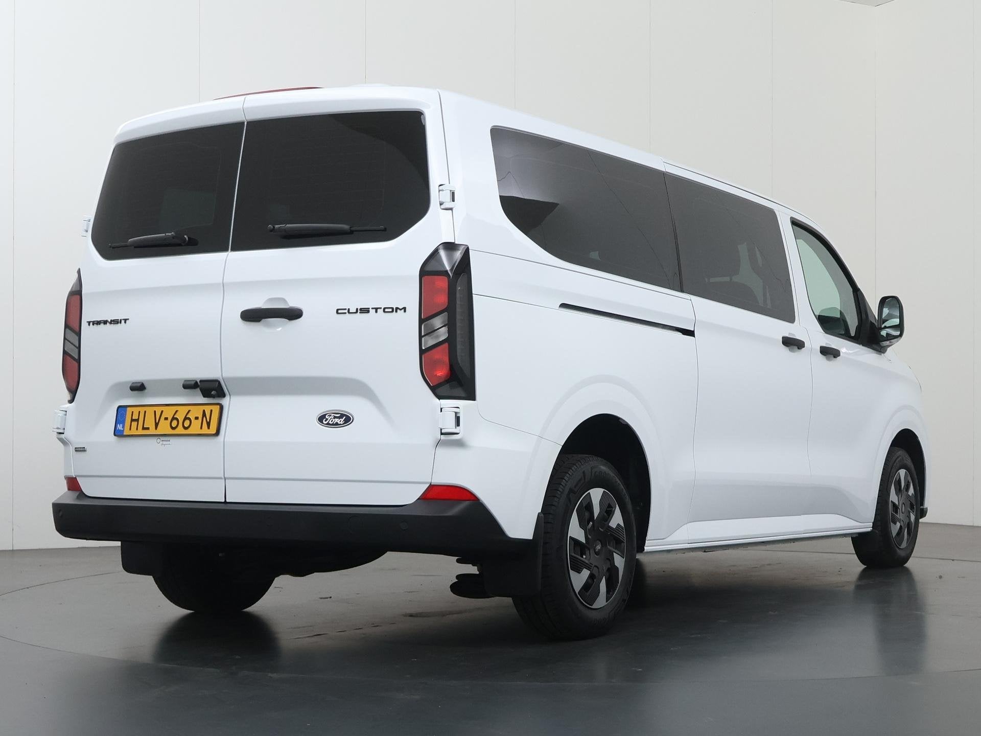 Foto 2 van Ford Transit Custom 340 | 2.5 PHEV | L2 H1 | TREND | 9-PERSO