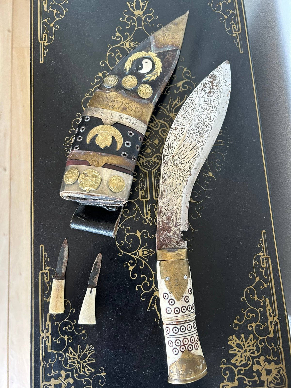 Kukri met benen grepen gebruikt door Gurkha’s, Antiek en Kunst, Ophalen of Verzenden