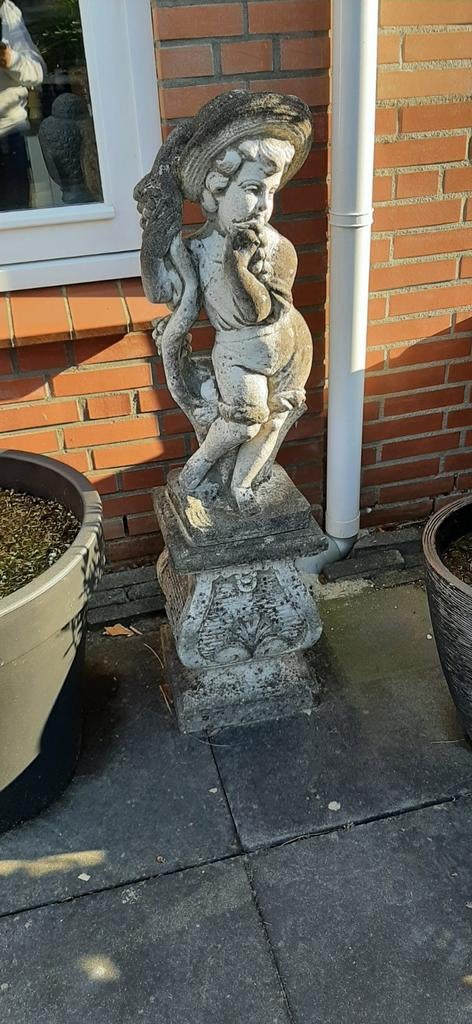 Oud tuinbeeld op sokkel, Tuin en Terras, Ophalen, Gebruikt, Beton, Mensenbeeld