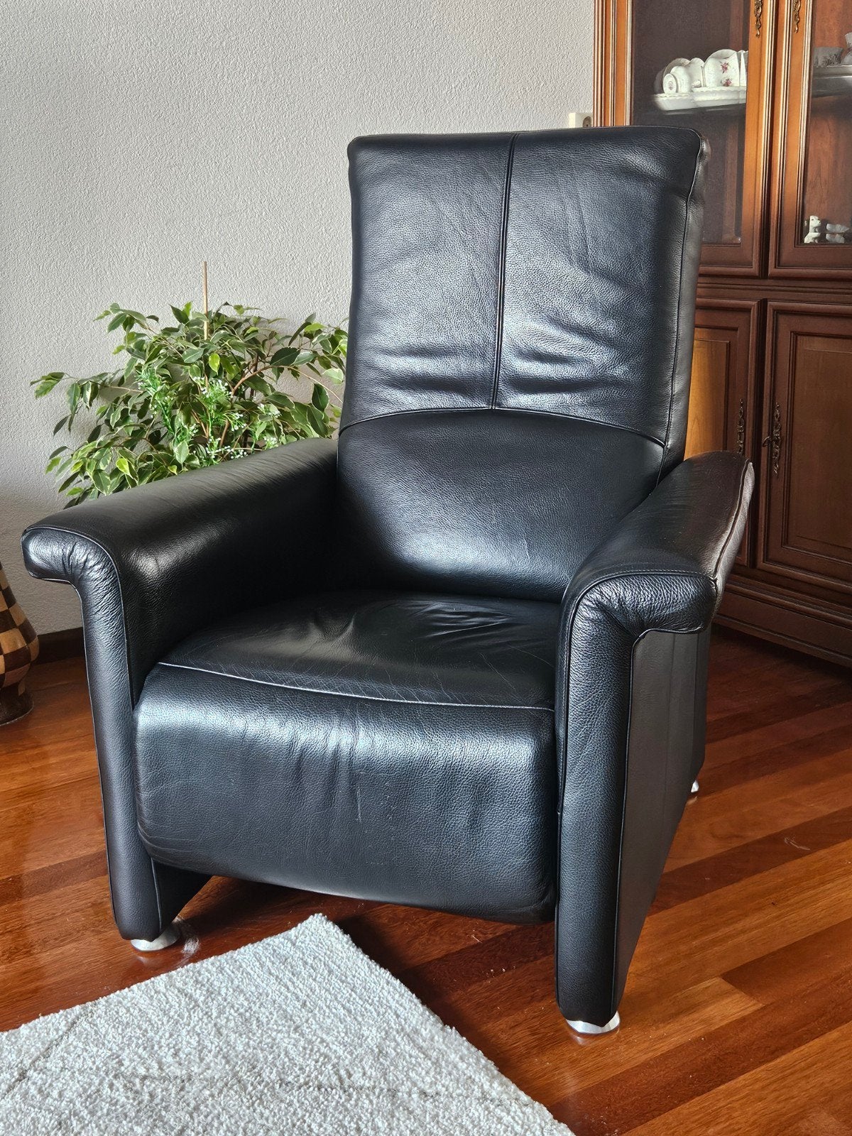 Mooie lederen electrische relax fauteuil, Ophalen, Zo goed als nieuw, 75 tot 100 cm