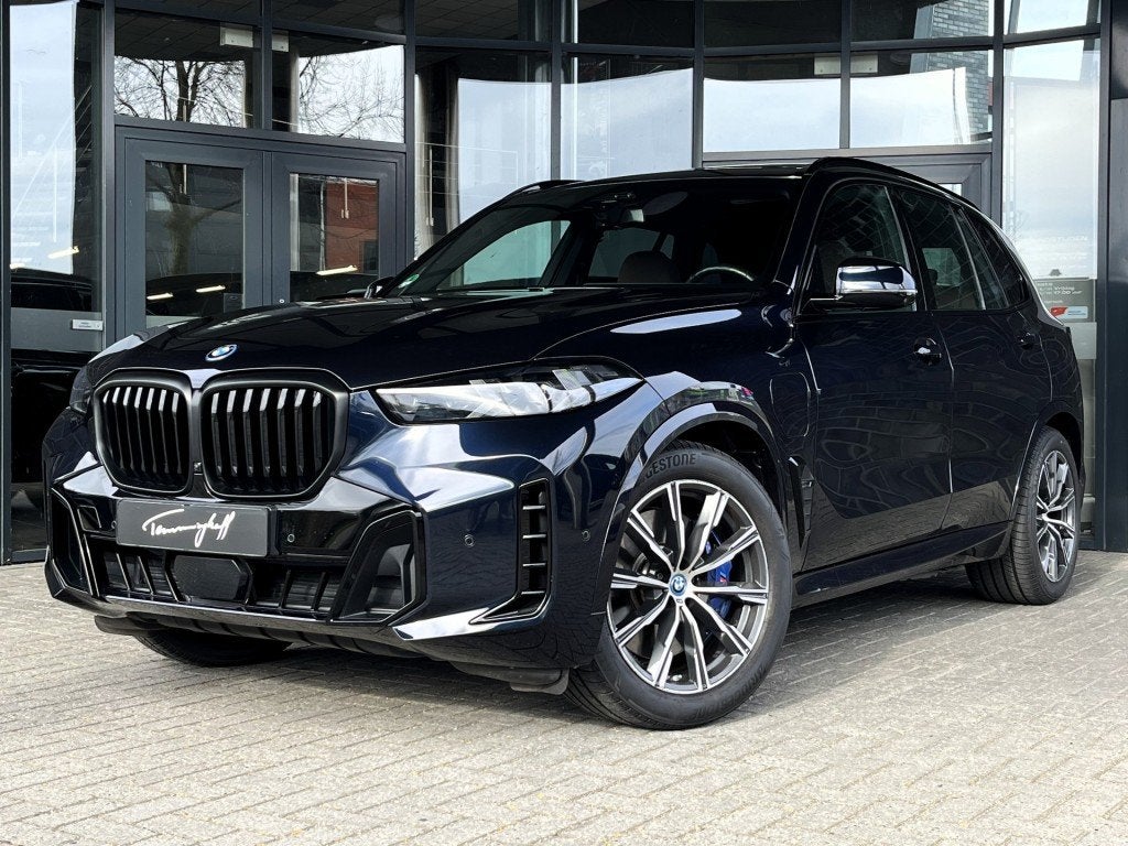Bmw X5 XDRIVE50E M-SPORT - PANO - SKY LOUNGE - LUCHTV. - TRE, Auto's, Gebruikt, 2395 kg, Zwart, Bedrijf