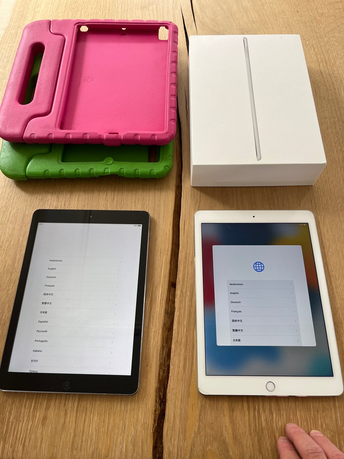 2x Apple iPad air 1 en 2 met hoesjes, Computers en Software, Apple iPads, 10 inch, Gebruikt, Apple iPad, Wit