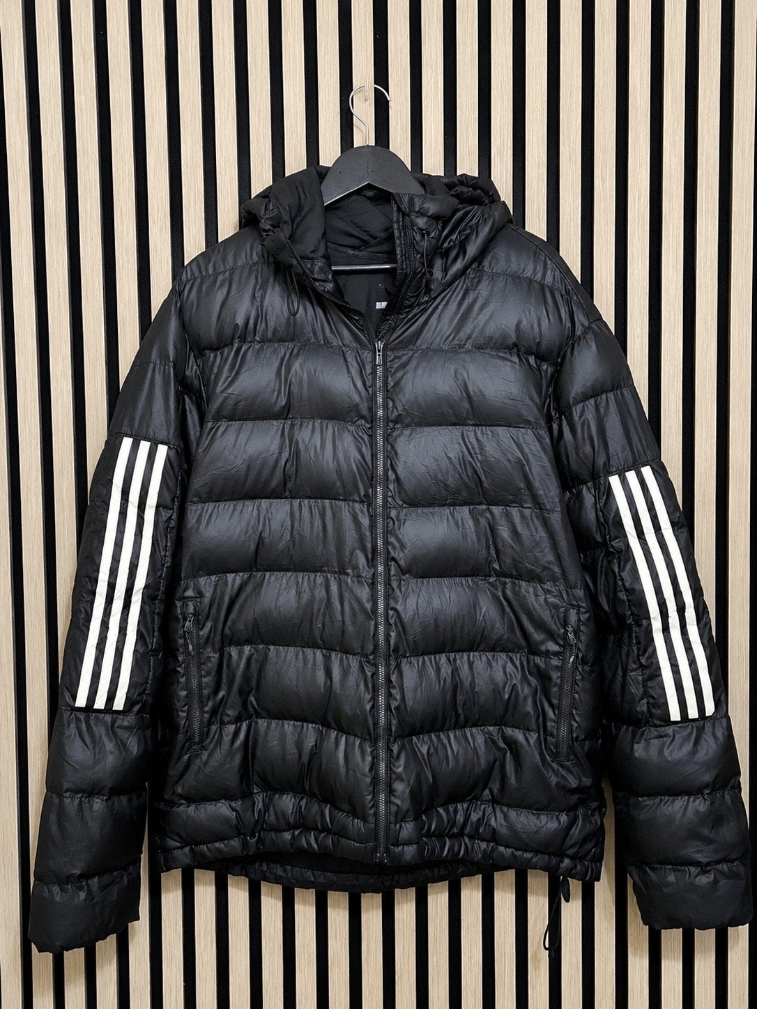 Adidas Zwarte Pufferjack met Capuchon - Maat XL, Zwart, Maat 56/58 (XL), Ophalen of Verzenden, Zo goed als nieuw