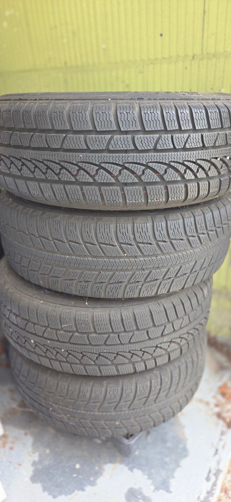 Winterbanden met stalen velgen en wieldoppen Renault, Auto-onderdelen, Banden en Velgen, Ophalen, Gebruikt, 15 inch, Banden en Velgen