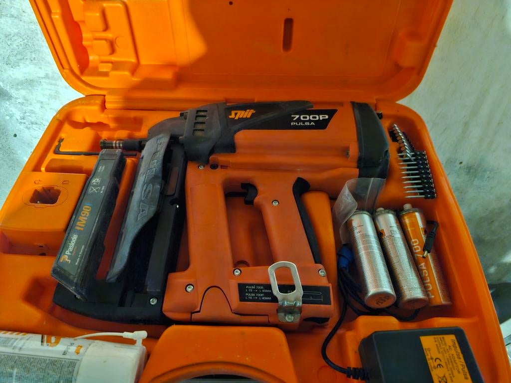 Spit 700P Pulsa Gas Spijkerpistool met Accessoires, Ophalen of Verzenden, Gebruikt