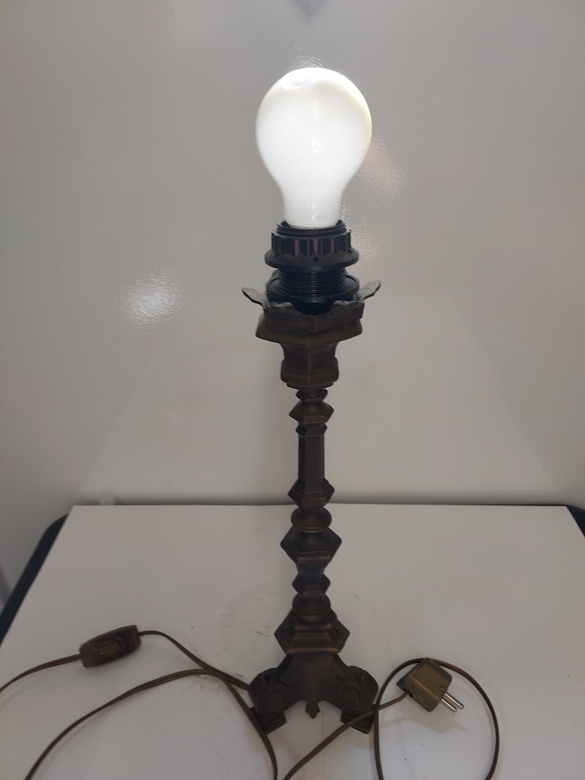 Bronzen kleurige tafellamp, decoratief en functioneel, Ophalen of Verzenden