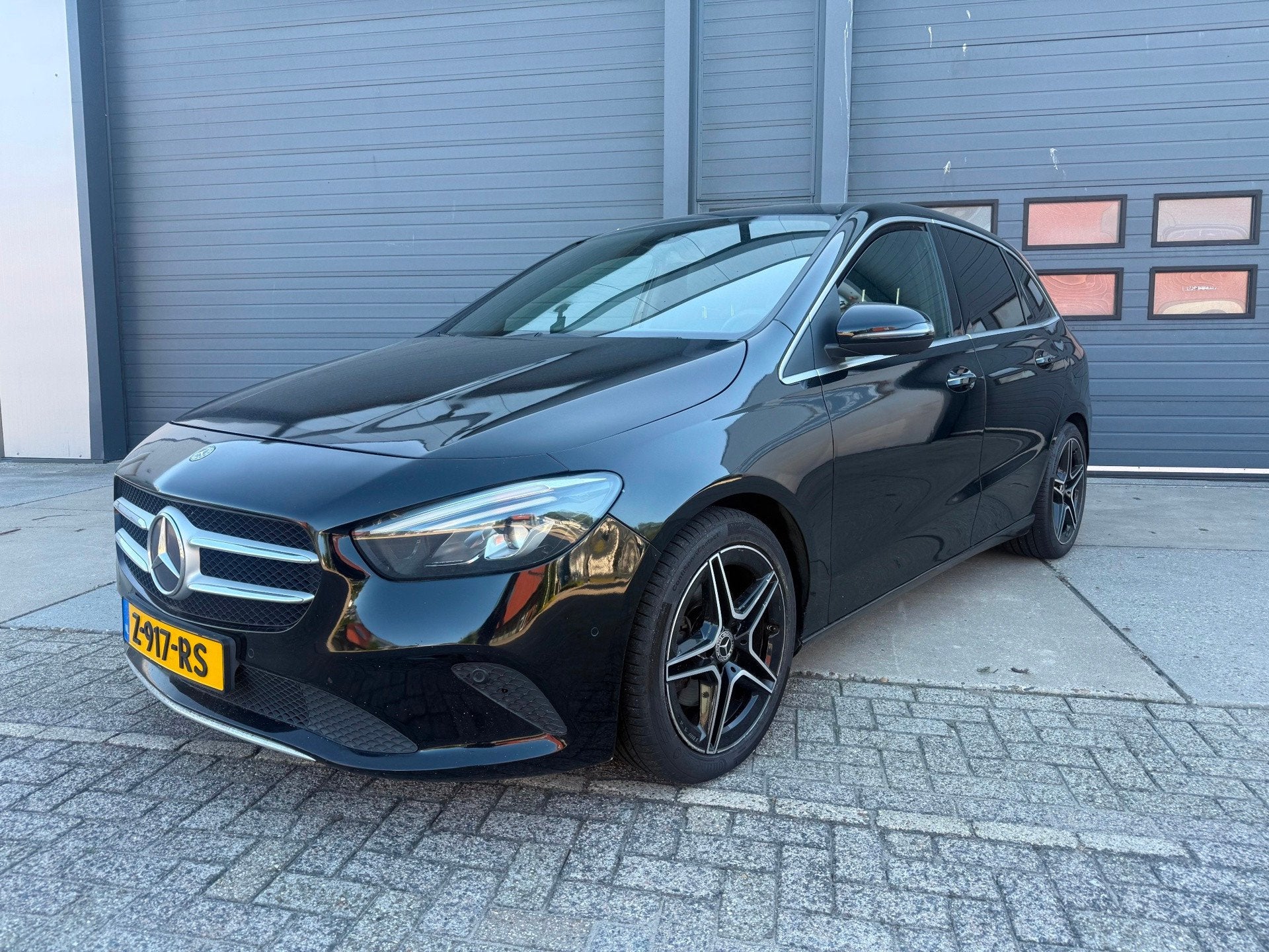 Mercedes-Benz B-klasse 220d Premium, Auto's, Automatische klimaatregeling, Gebruikt, Leder en Stof, Bedrijf