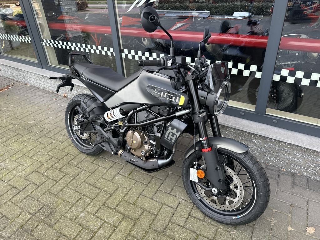 HUSQVARNA SVARTPILEN 401 2025, Bedrijf, Naked bike