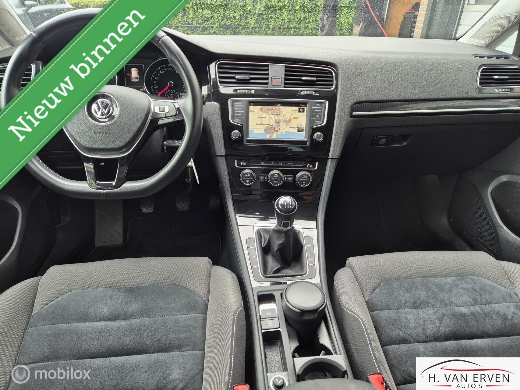Volkswagen Golf 1.2 Highline APPLE CARPLAY 17" CAMERA NAP, Auto's, Volkswagen, Voorwielaandrijving, Euro 6, 4 cilinders, 610 kg