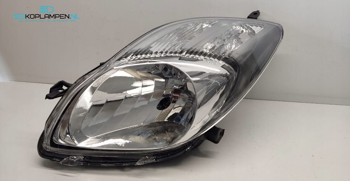 Toyota Yaris 2 Facelift koplamp links, Gebruikt, -, -, Ophalen of Verzenden