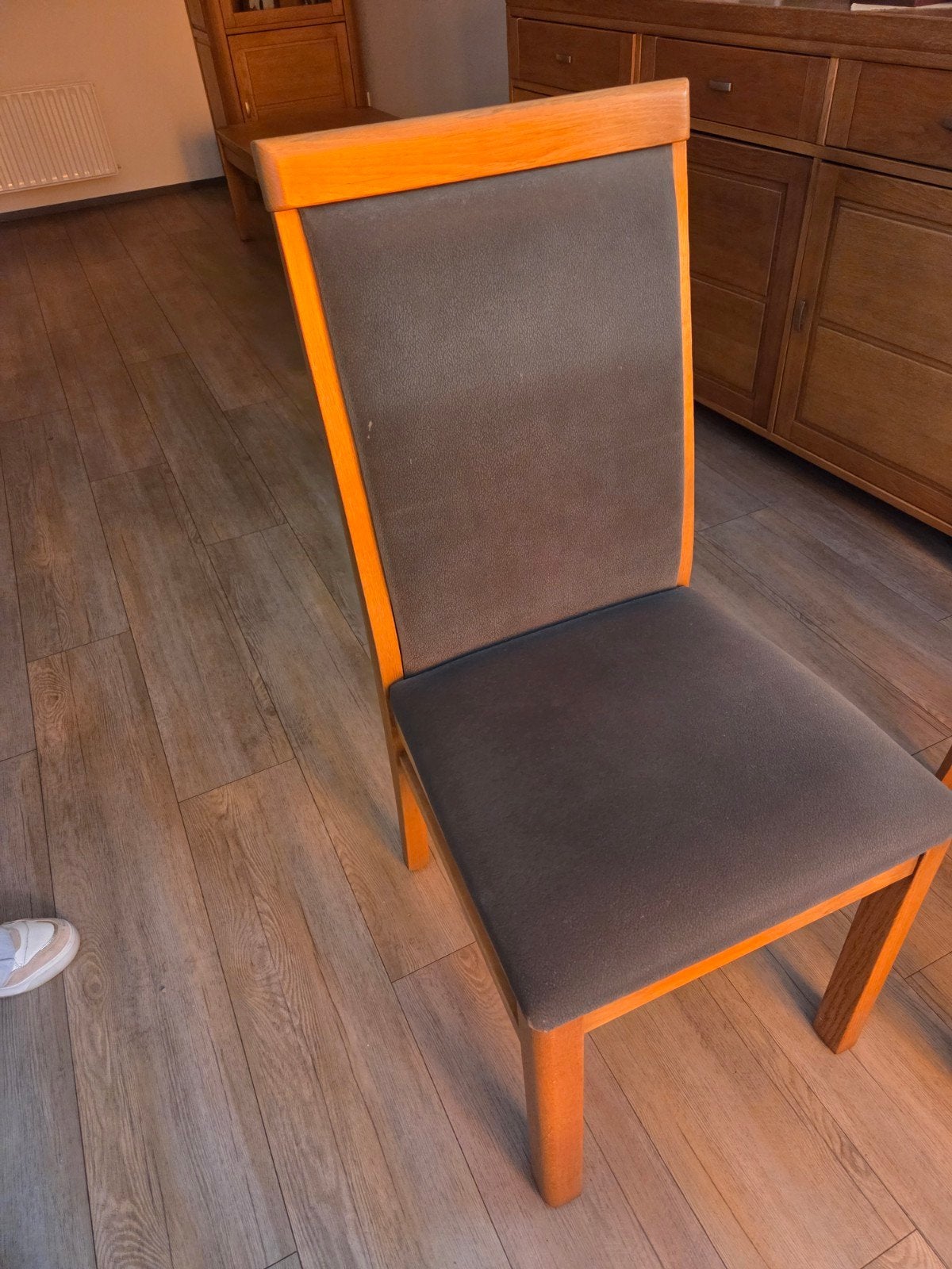 4 stoelen gratis af te halen in Houten, Huis en Inrichting, Stoelen, Ophalen