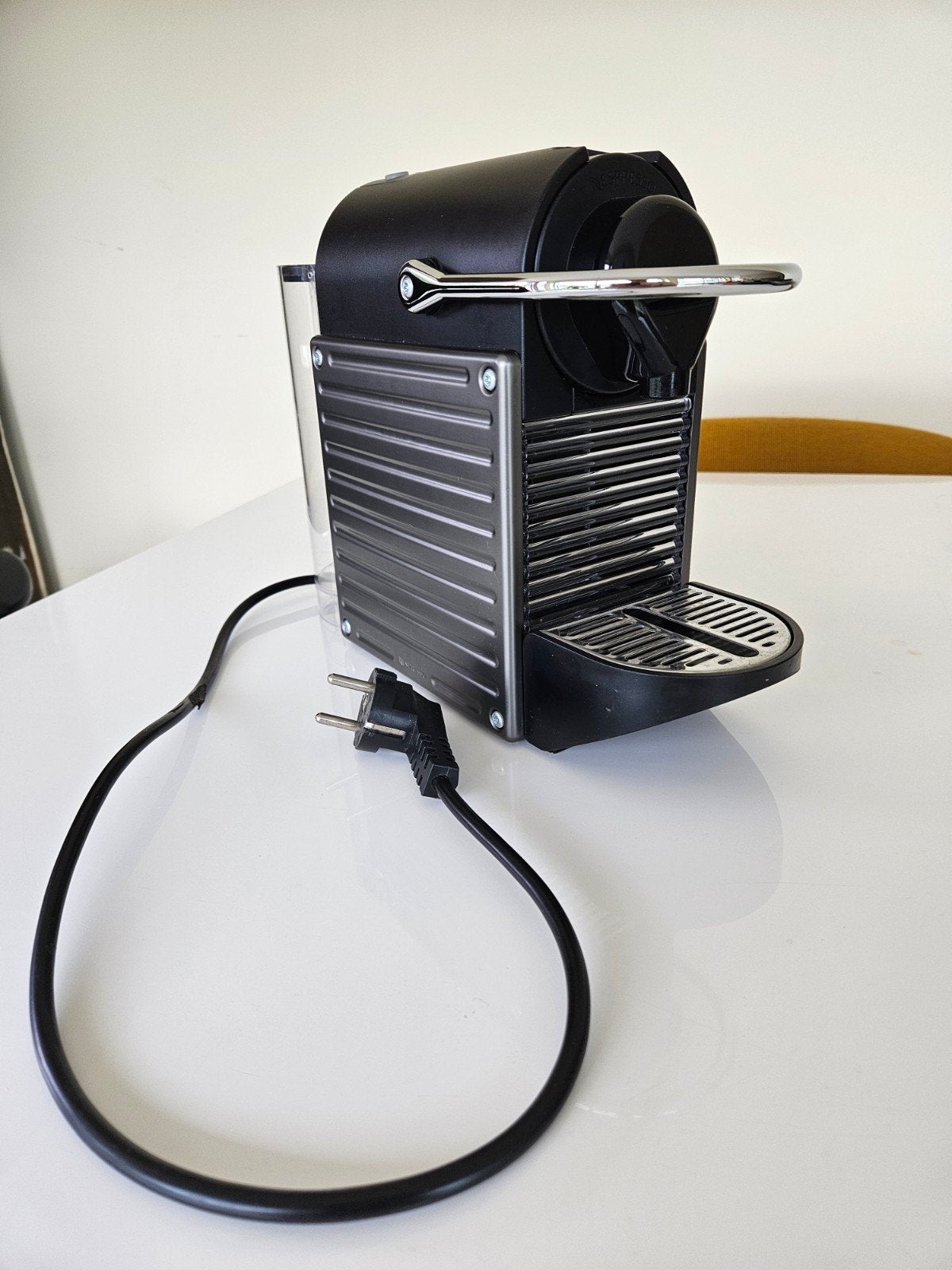 Foto 2 van Nespresso Pixie koffiecupmachine