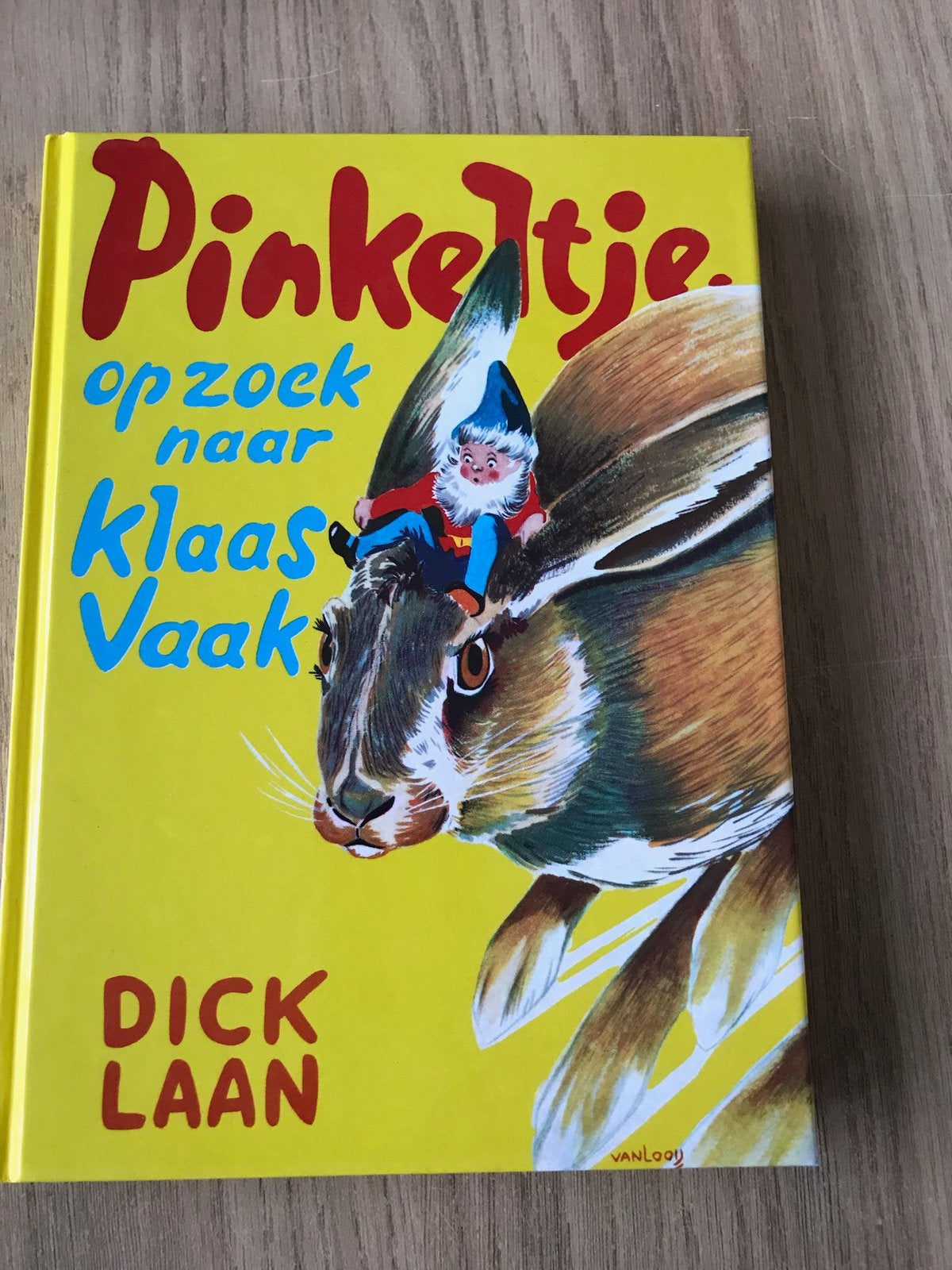 Pinkeltje op zoek naar Klaas Vaak, Ophalen of Verzenden, Zo goed als nieuw