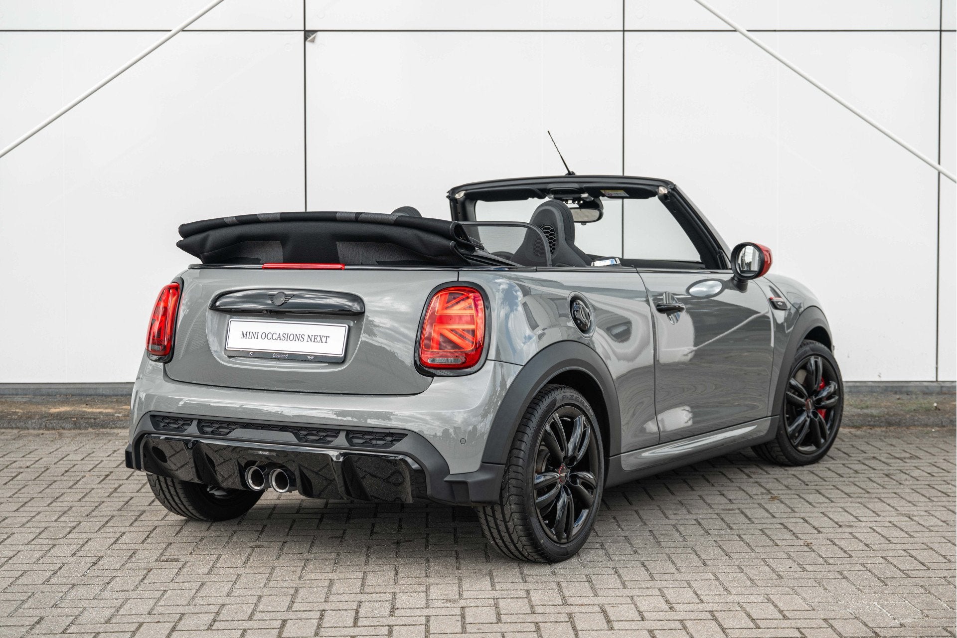 MINI Cabrio John Cooper Works Automaat / Achteruitrijcamera, 1998 cc, Gebruikt, 4 stoelen, 14 km/l