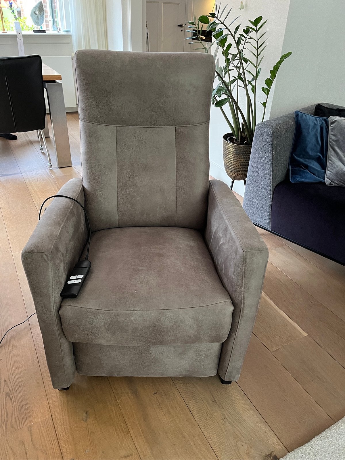 Elektrische fauteuil inclusief sta- op stoel, Huis en Inrichting, Ophalen, Overige materialen, Minder dan 75 cm, Zo goed als nieuw