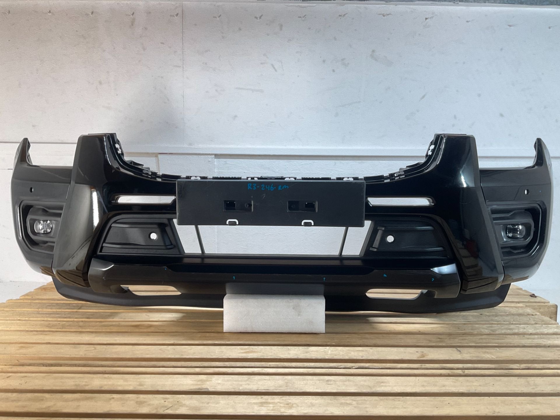 Bumper Ford Ranger IV MK4 24-26 N1WB-17C831-HAW Voorbumper R, Gebruikt, Voor, Info@ford.com, Ophalen of Verzenden