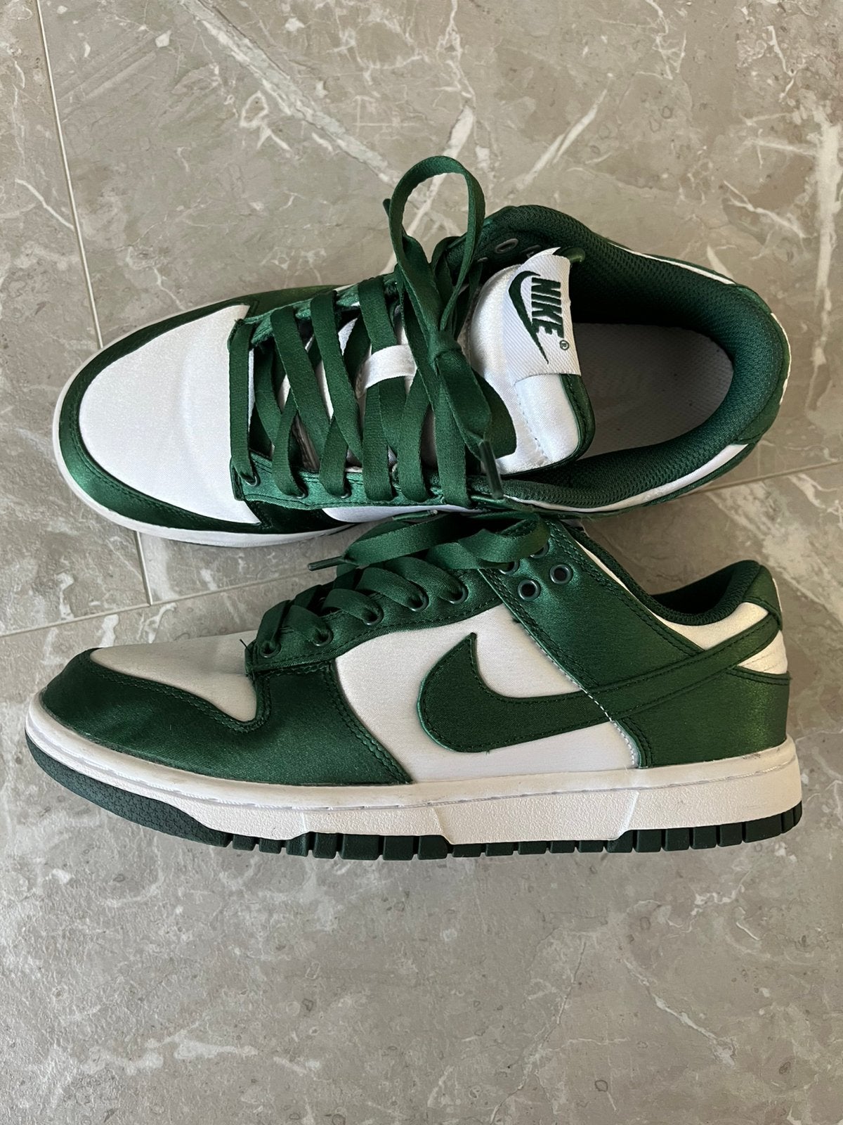 Nike Dunk Low Satin Green, Ophalen of Verzenden, Zo goed als nieuw, Groen, Sneakers of Gympen