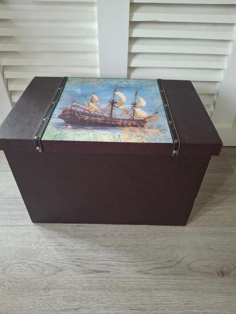 Bruine Kist met piraten boot zeilboot, Ophalen, Overige materialen, Minder dan 50 cm, Gebruikt