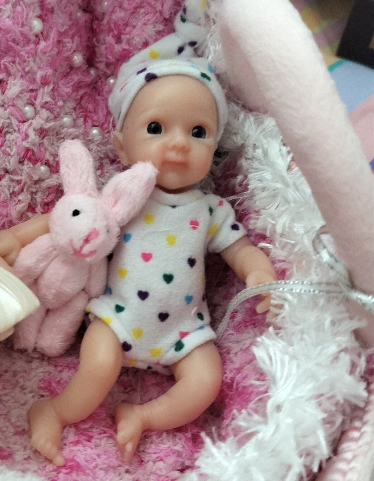 Siliconen echt baby meisje 17cm groot, Verzamelen, Verzenden, Zo goed als nieuw, Babypop, Levensecht of Reborn
