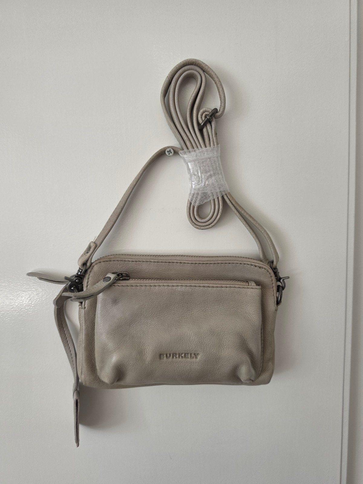 Burkely just jackie minibag lichtgrijs leer nieuw, Ophalen of Verzenden, Nieuw, Schoudertasje