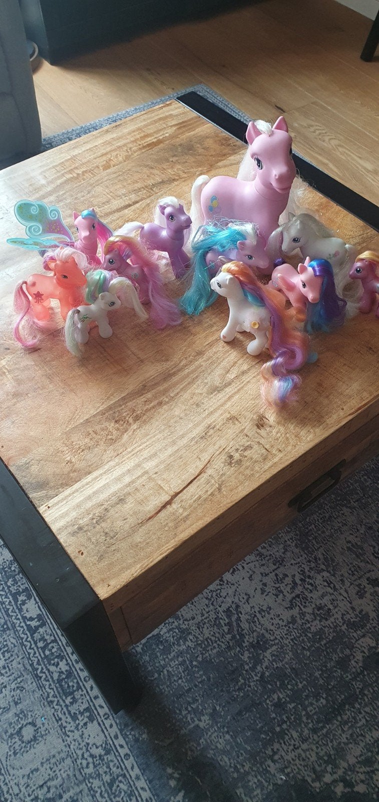 11 My Little Pony figuren uit 2005, Ophalen