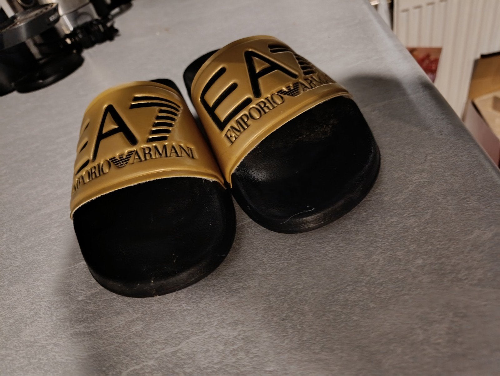 Emporio Armani EA7 slippers - Zwart/Goud - Maat 38, Slippers, Emporio Armani EA7, Zwart, Ophalen of Verzenden
