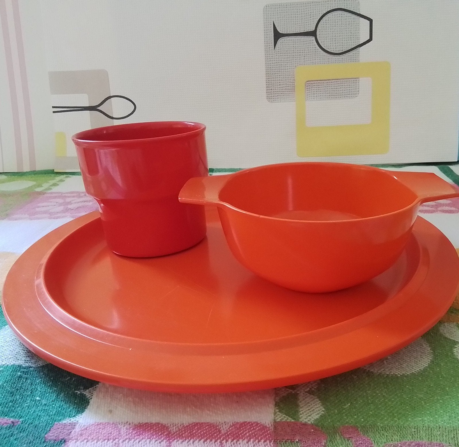 Vintage Mepal Oranje Dinerbord met Kommetje en Rode Mok, Ophalen of Verzenden