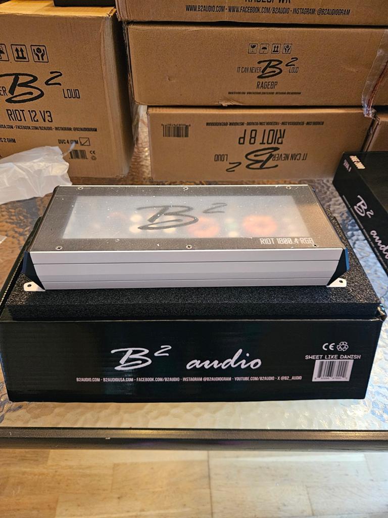 Nieuw! B2 riot 1800.4RGB versterker!!., Ophalen of Verzenden, Nieuw