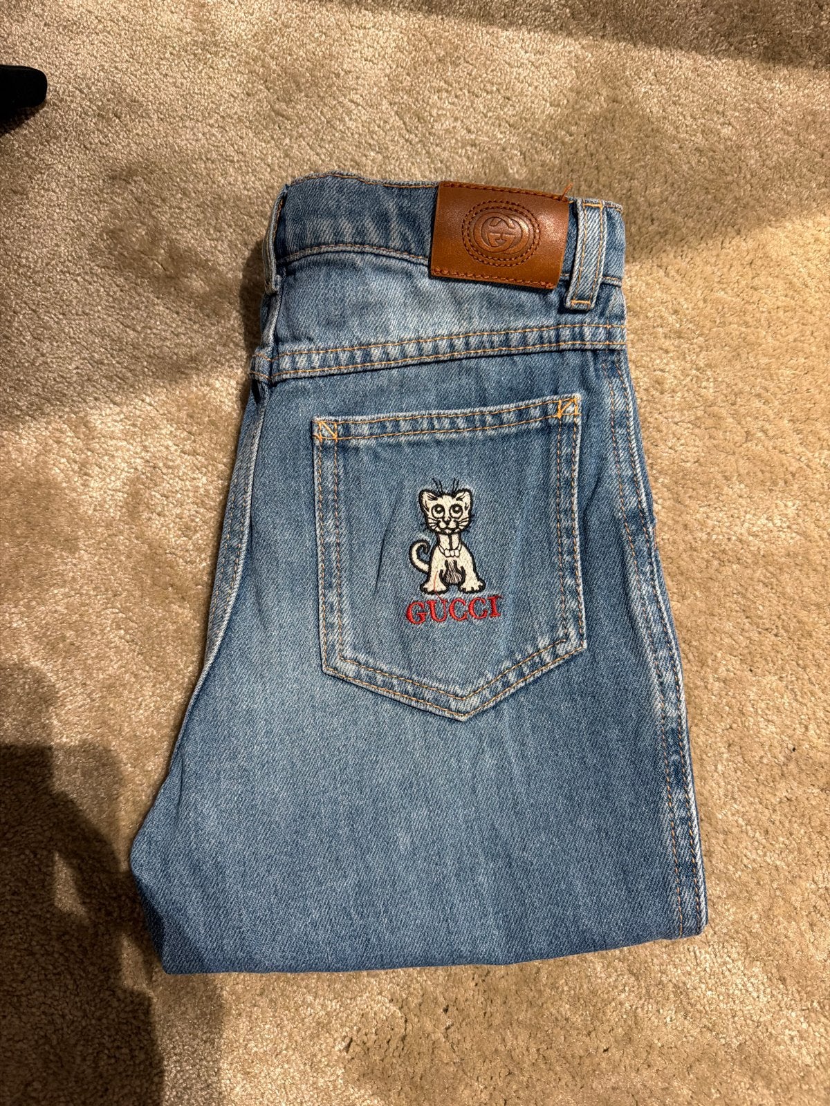 Gucci spijkerbroek met kattenpatch - 36 maandne, Ophalen of Verzenden, Zo goed als nieuw, Jongen of Meisje