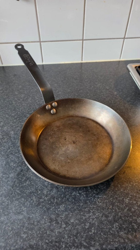 De Buyer Carbone koekenpan 24 cm plaatstaal, Gebruikt, De Buyer, Ophalen of Verzenden, Geschikt voor barbecue