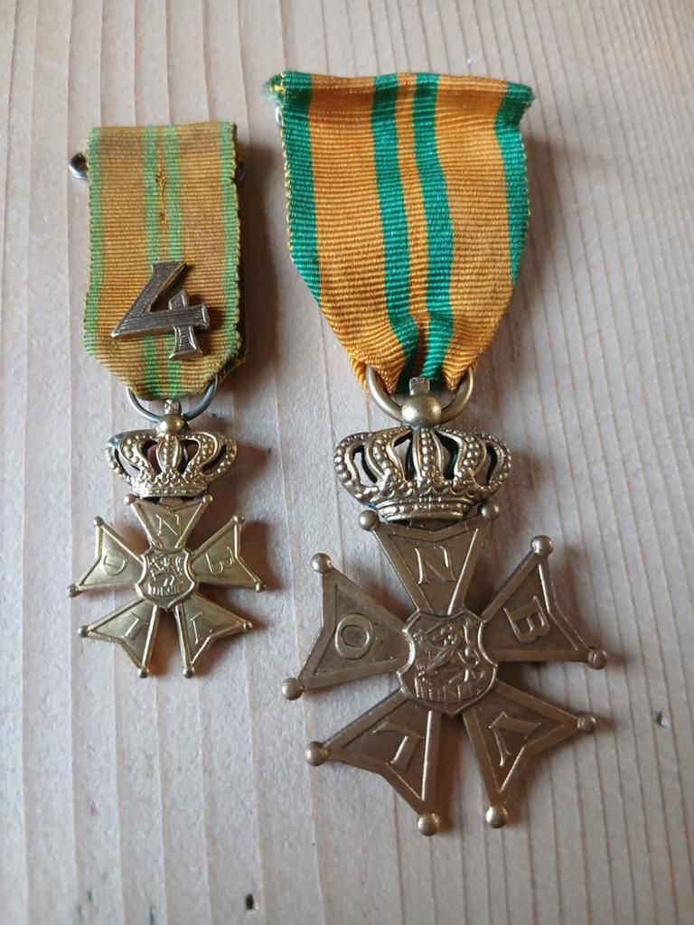 Medaille en mini oude 4daagse, Ophalen of Verzenden, Landmacht, Nederland, Lintje, Medaille of Wings