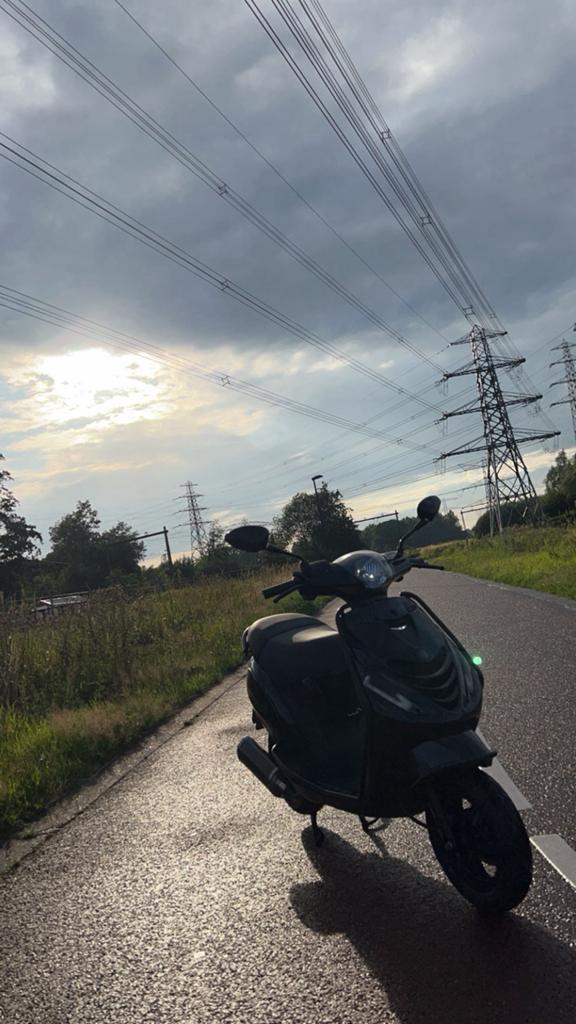 Piaggio zip 4t, Fietsen en Brommers, Scooters | Piaggio, Maximaal 45 km/u, Zip, Ophalen of Verzenden, Zo goed als nieuw