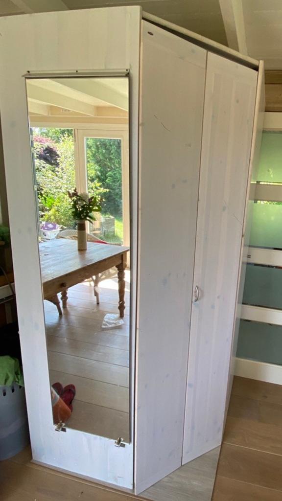 Laatste kans: ruime Flexa hoekkast, hang- en leg, whitewash, Huis en Inrichting, Kasten | Kledingkasten, Ophalen, Met deur(en)