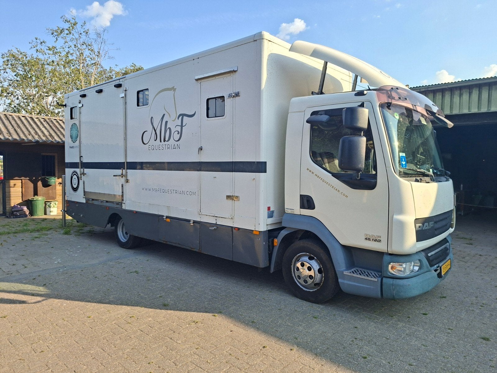 Daf Lf 45 180 PK paardenvrachtwagen, Achterwielaandrijving, Wit, Bedrijf, DAF