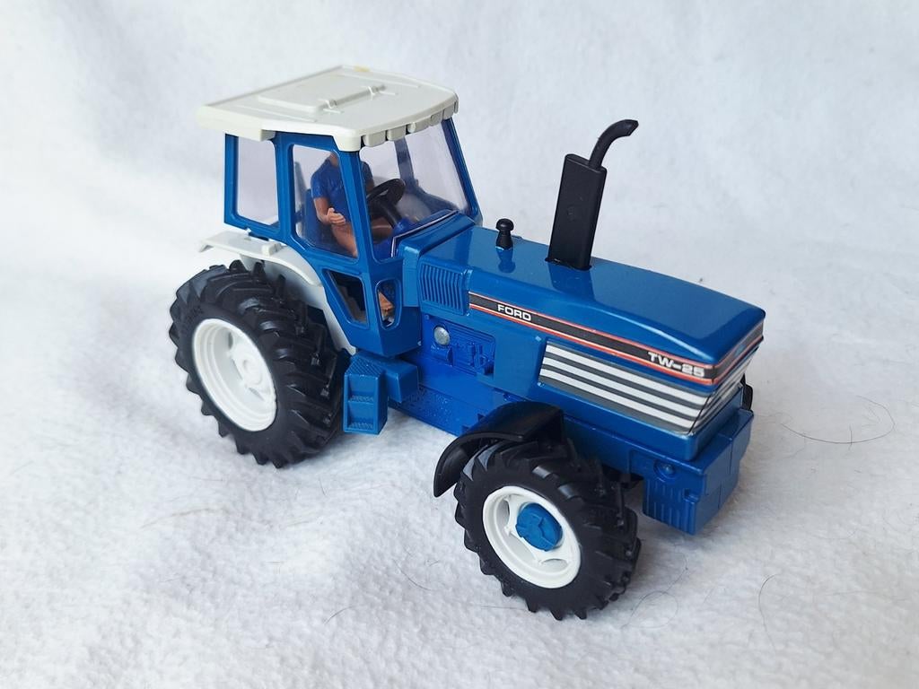 Ford TW-25 Tractor Model van Britains, Hobby en Vrije tijd, Modelauto's | 1:32, Ophalen of Verzenden, Zo goed als nieuw, Tractor of Landbouw