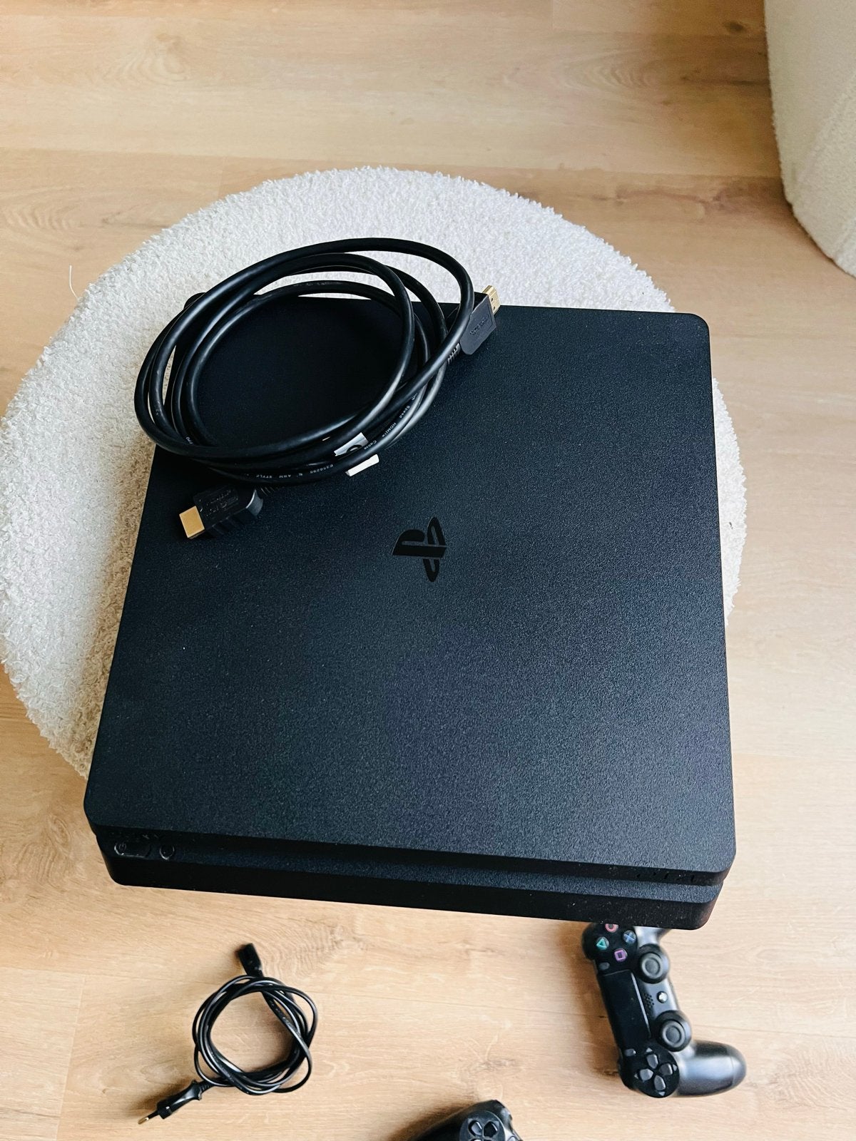 PlayStation 4 Slim met 2 controllers (controller defect), Spelcomputers en Games, Spelcomputers | Sony PlayStation 4, Gebruikt