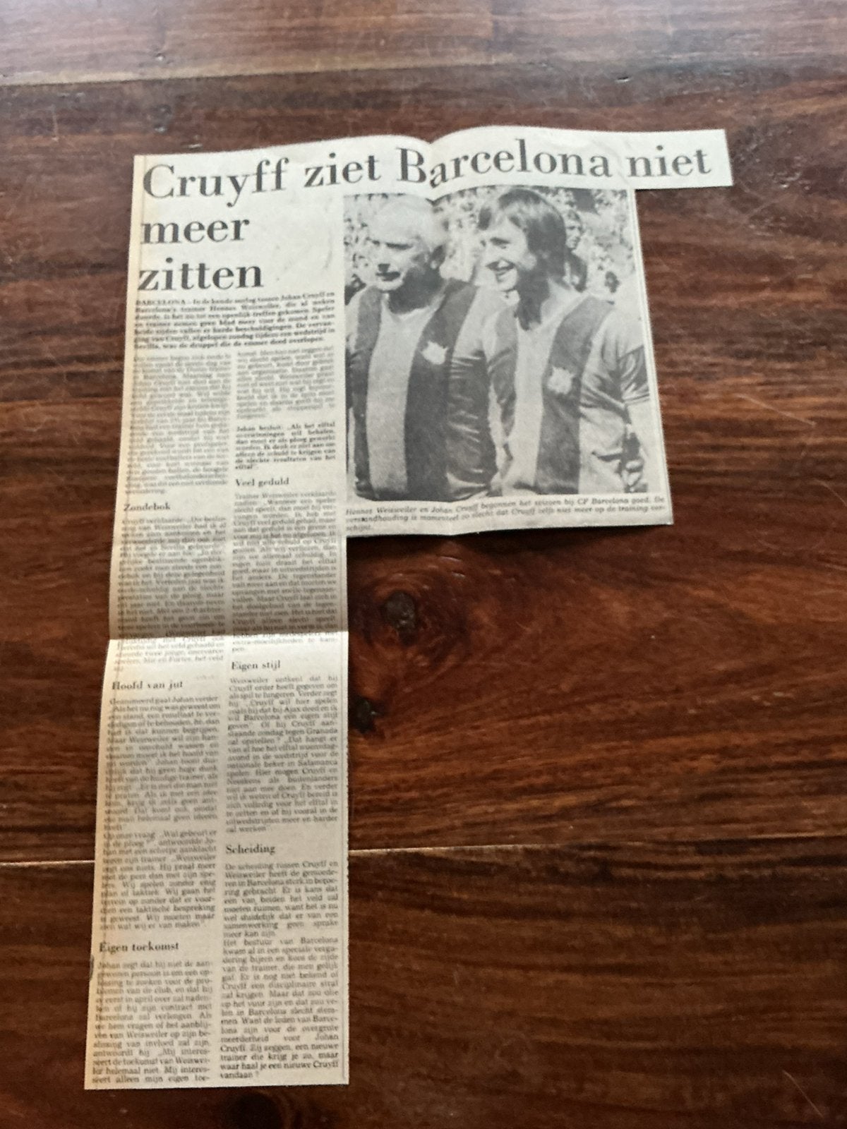 Voetbal krantenartikel Cruijff ziet Barcelona niet  zitten, Ophalen of Verzenden, Knipsel(s)