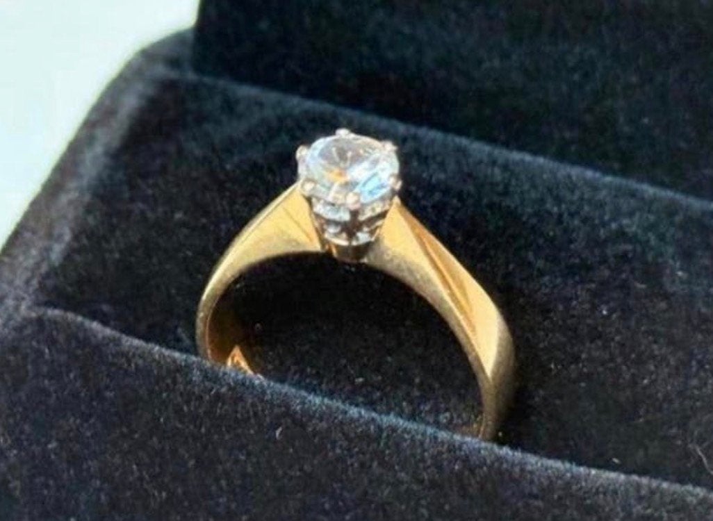 Prachtige 18 karaat gouden ring met natuurlijke diamant, Sieraden, Tassen en Uiterlijk, Ringen, Ophalen of Verzenden, 17 tot 18