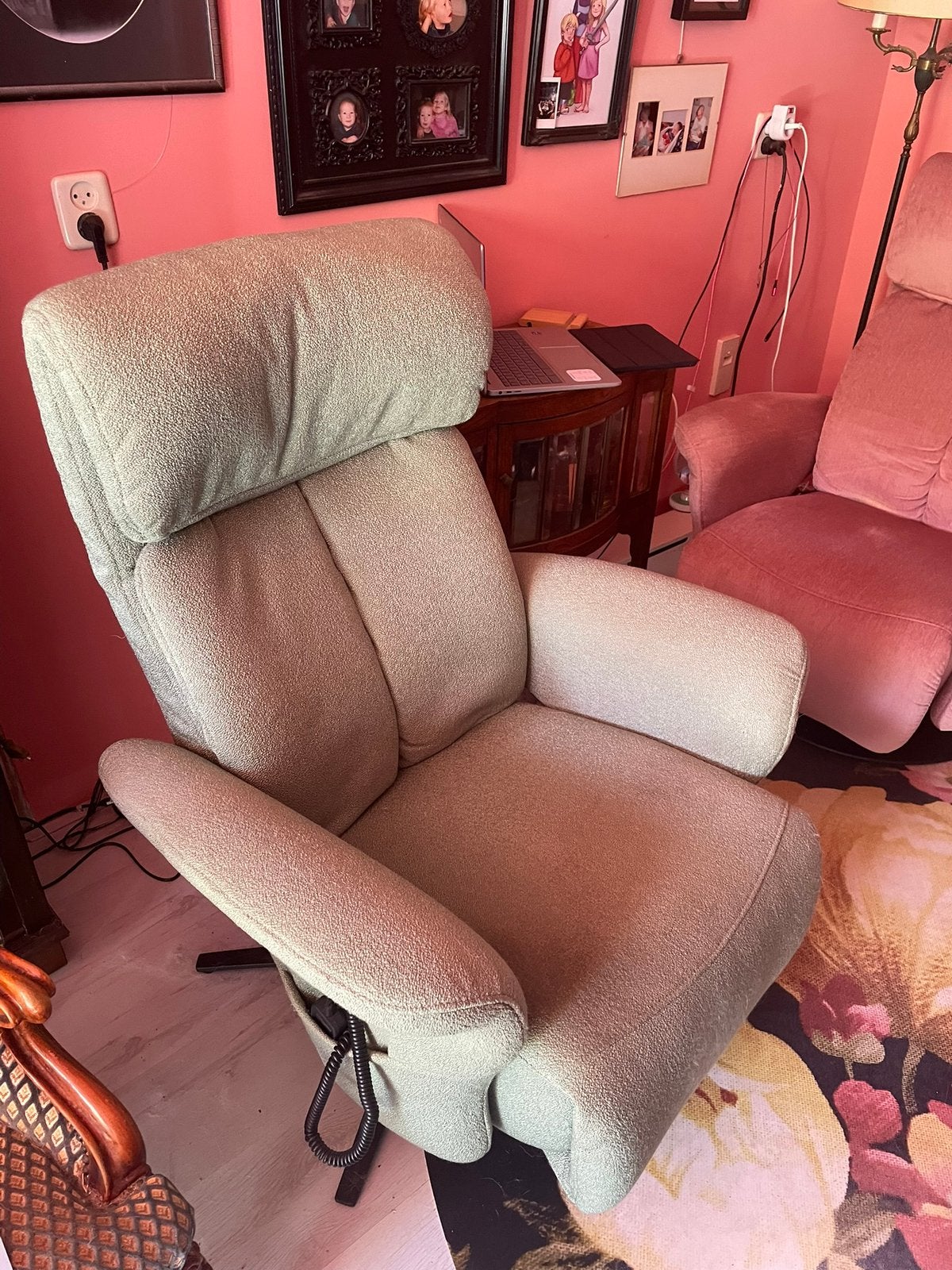 Meubelzorg elektrisch verstelbare relaxfauteuil, Ophalen, Zo goed als nieuw, 75 tot 100 cm, 50 tot 75 cm