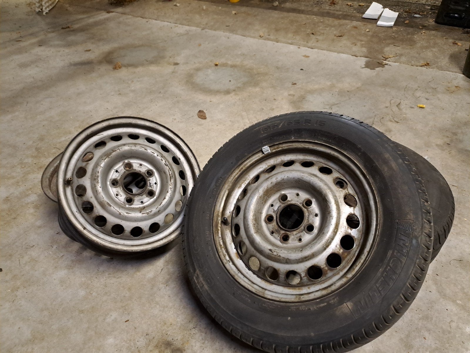 4x velgen + 2 banden 195/65r15 mercedes e klasse w124

4x ve, Ophalen
