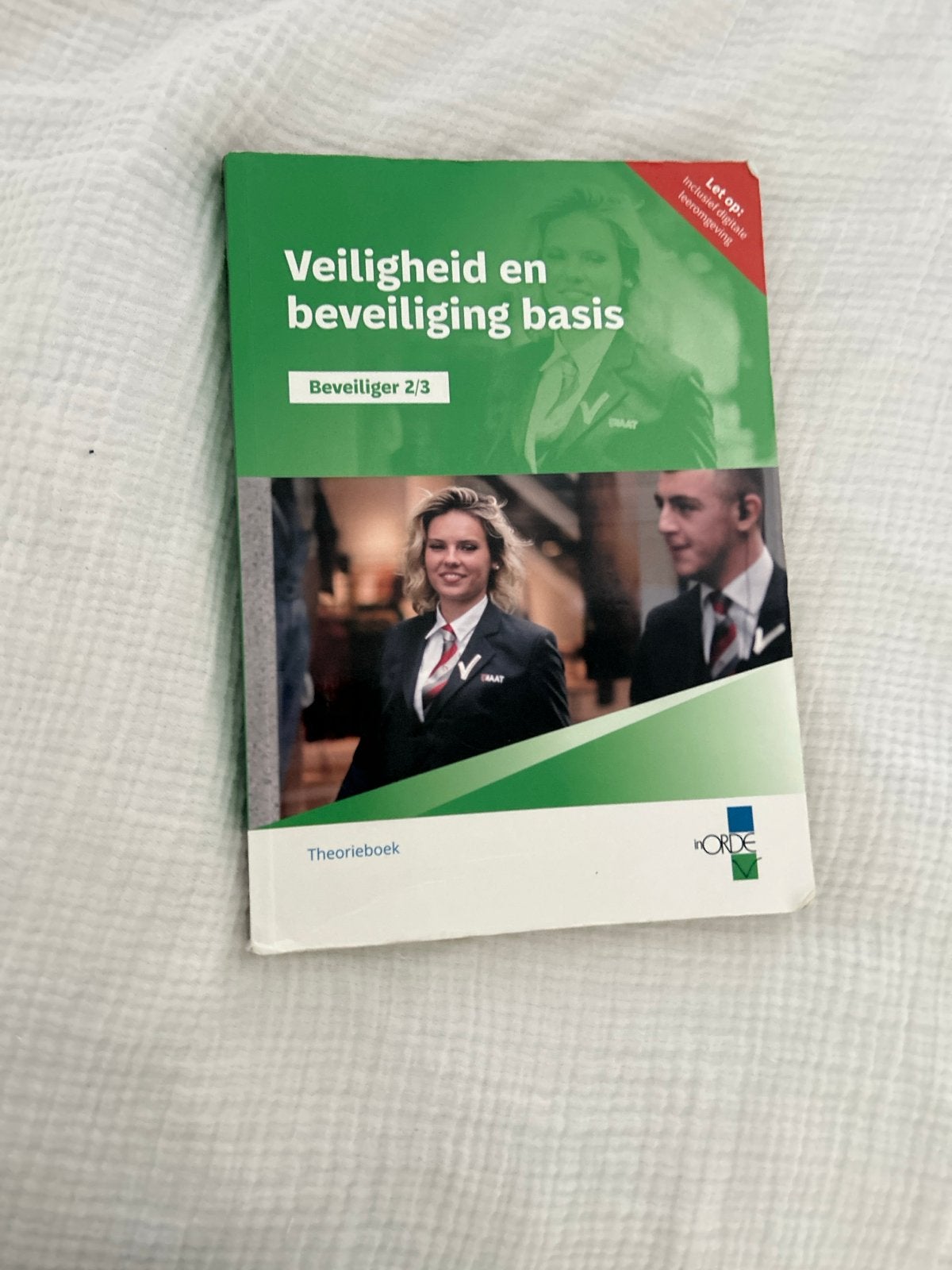 Veiligheid en beveiliging basis Beveiliger 2/3 Theorieboek, Boeken, Ophalen of Verzenden, Zo goed als nieuw, MBO