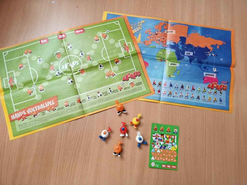 7 Hands voetbalspel wk spaaractie uit 2010, Verzamelen, Supermarktacties, Dirk, Bas of Digros, Ophalen