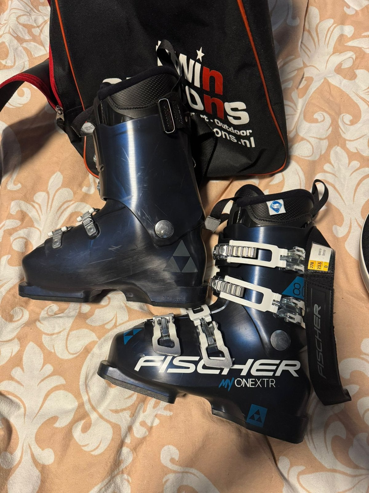 Licht gebruikt: Fischer Dames Skischoenen Maat 37 (23.5), 160 tot 180 cm, Fischer, Schoenen, Ophalen of Verzenden