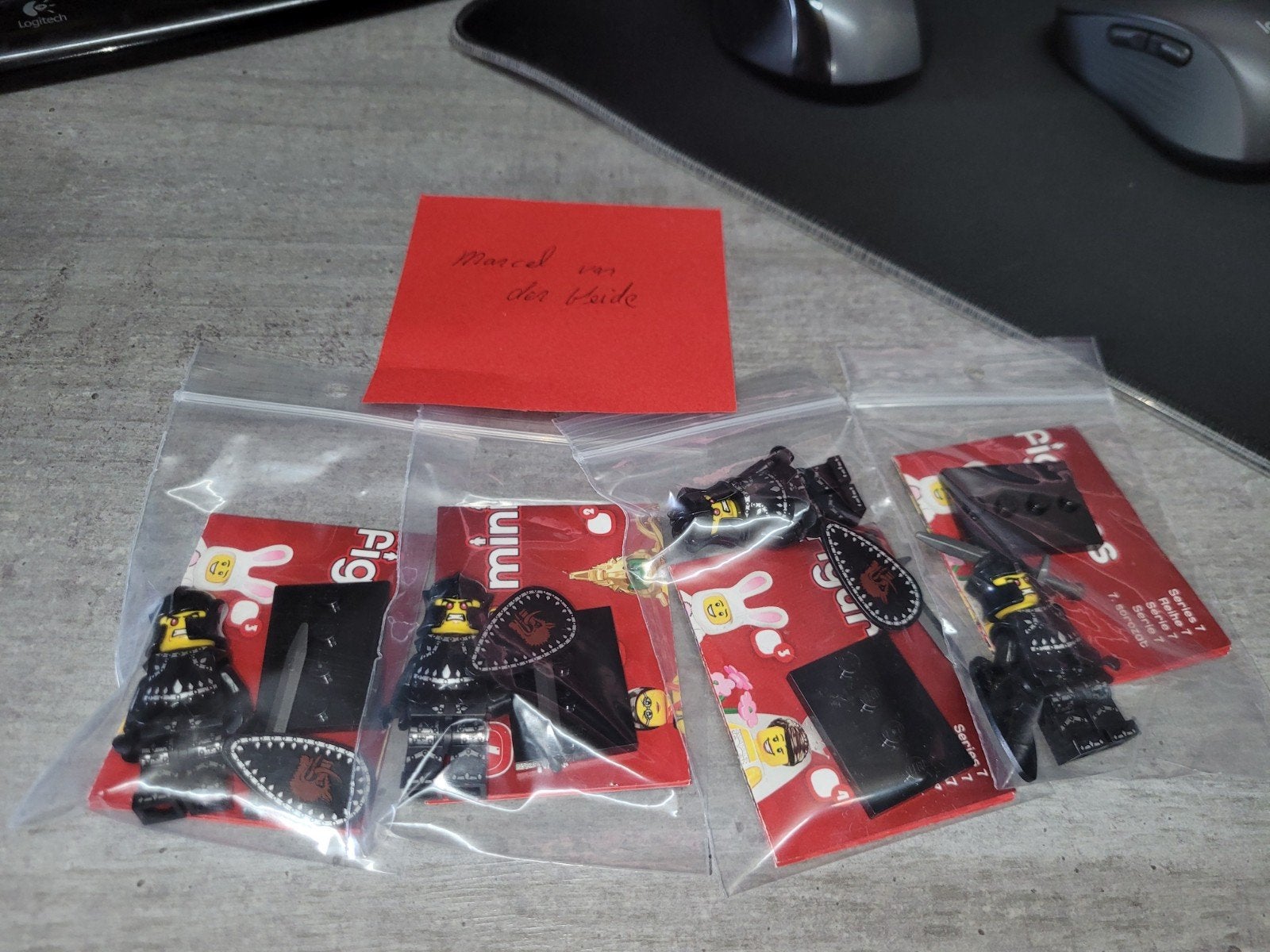 lego minifiguren serie 7 zwarte ridder 4x, Lego, Ophalen of Verzenden, Zo goed als nieuw, Minifiguren serie